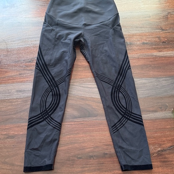 Fanka Body Sculpt Capri Leggings with pockets - Picture 5 of 9